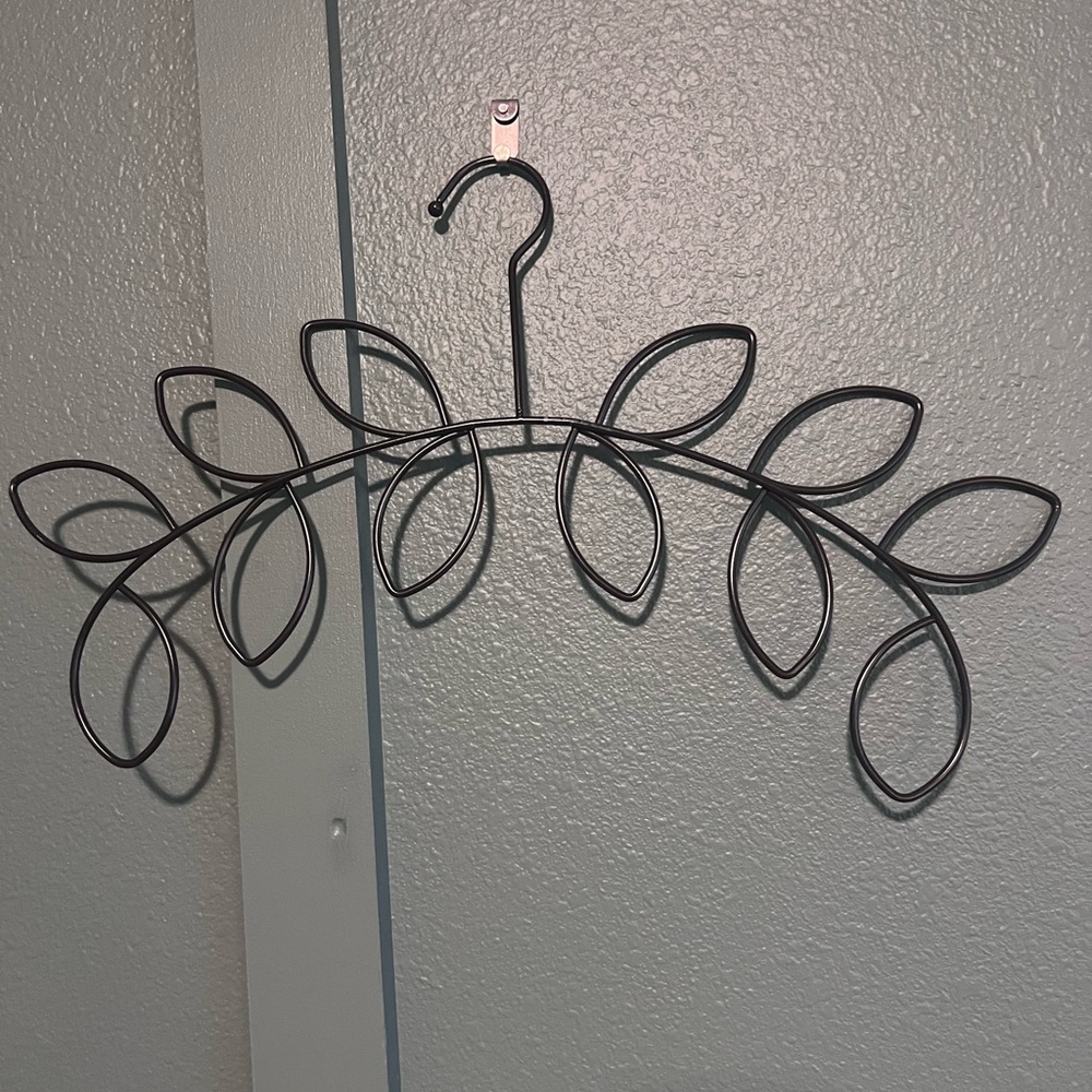 Scarf hanger
